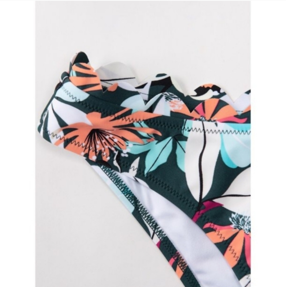 Cupshe Teal and Floral Bikini Set - Picture 4 of 6